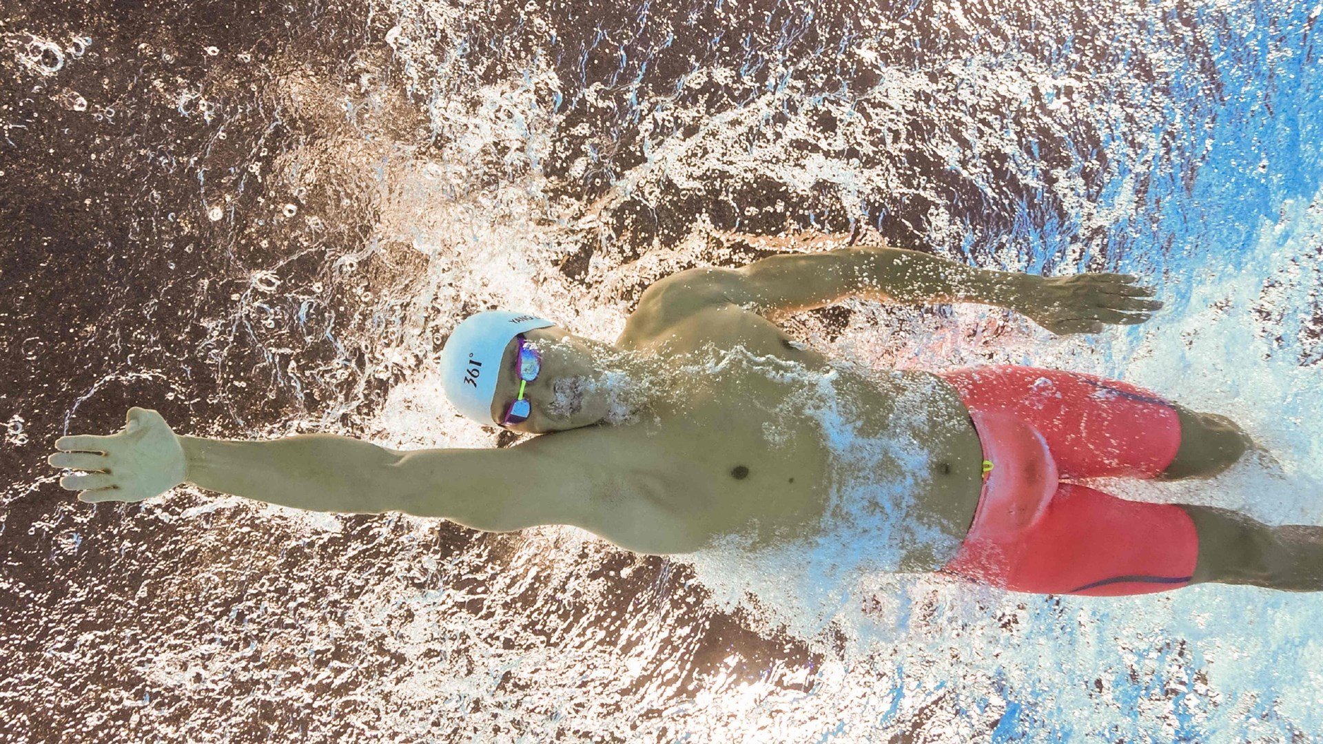 美国混合接力全程领先无悬念夺冠，美国队无缘田径混合接力决赛